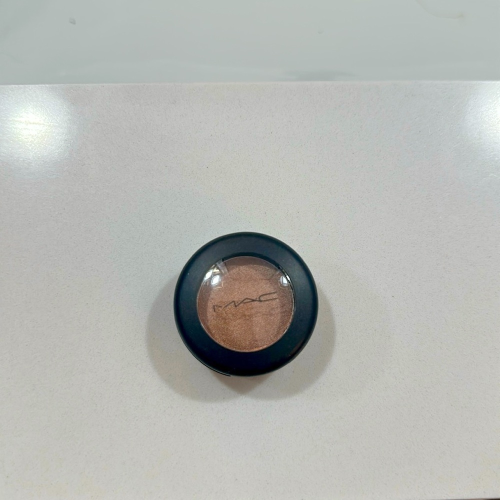 Mac cosmetics- All that glitters Eye Shadow​